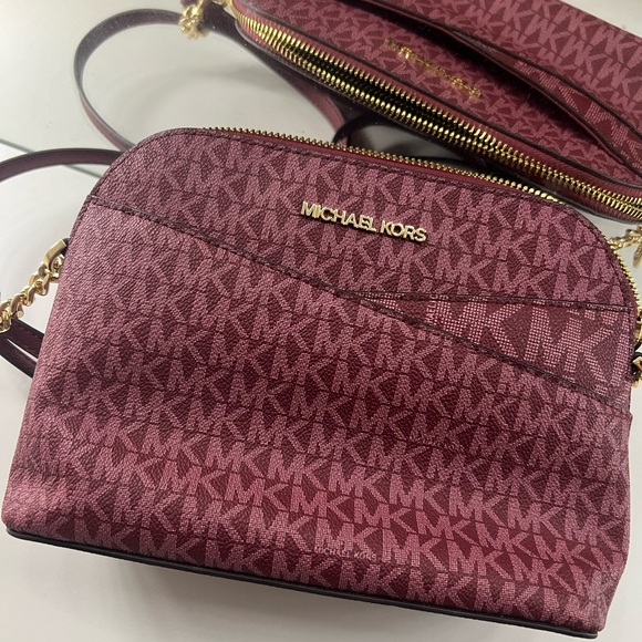 Michael Kors Bag, Berry colour. MATCHING WALLET LISTED!! does not come with it - Picture 1 of 8
